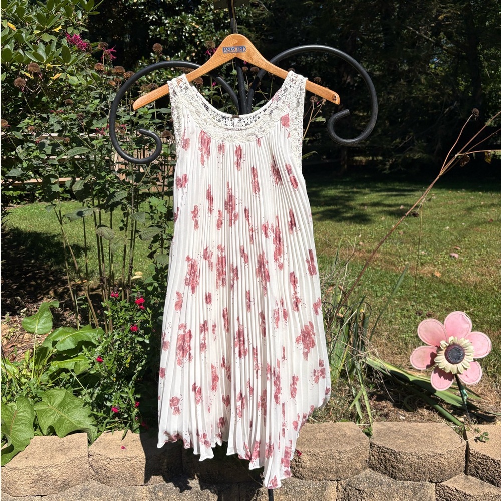 Free People trapeze accordion Cream and Red pink Lace Dress size medium